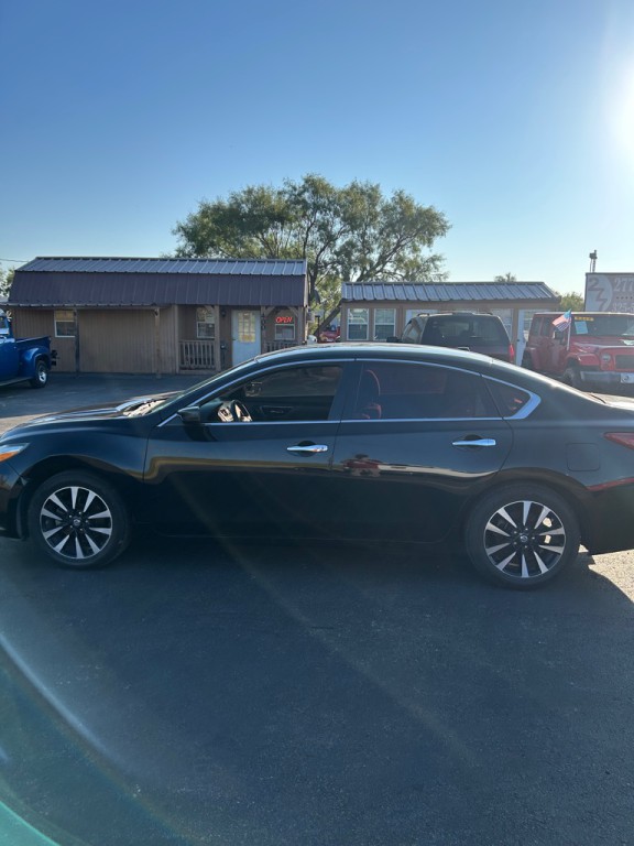 2018 Nissan Altima Image 1