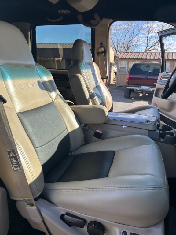 2003 Ford Excursion Image 9