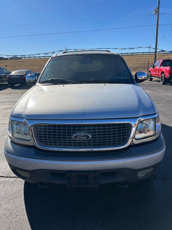 2002 Ford Expedition Image 2