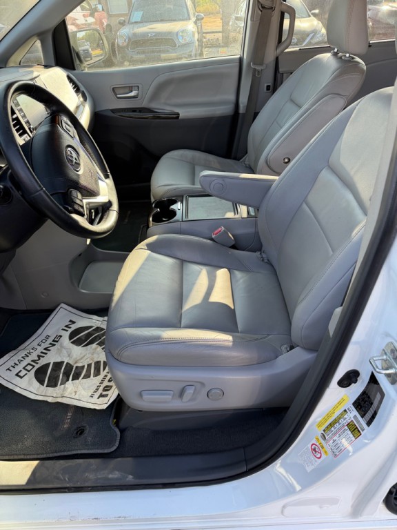 2019 Toyota Sienna Image 5