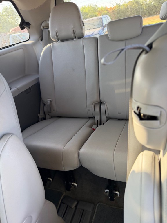 2019 Toyota Sienna Image 7