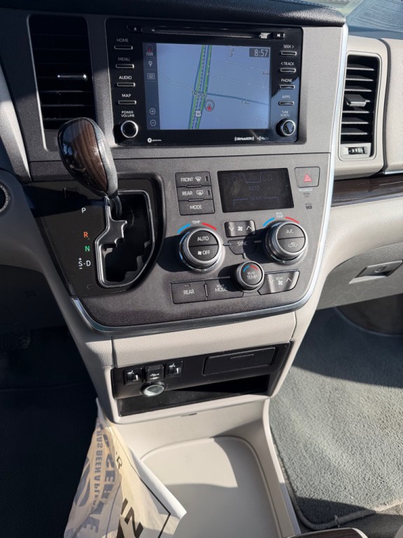 2019 Toyota Sienna Image 13