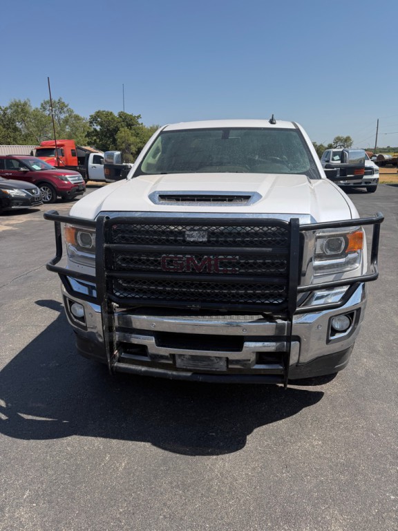 2018 GMC Sierra Image 2