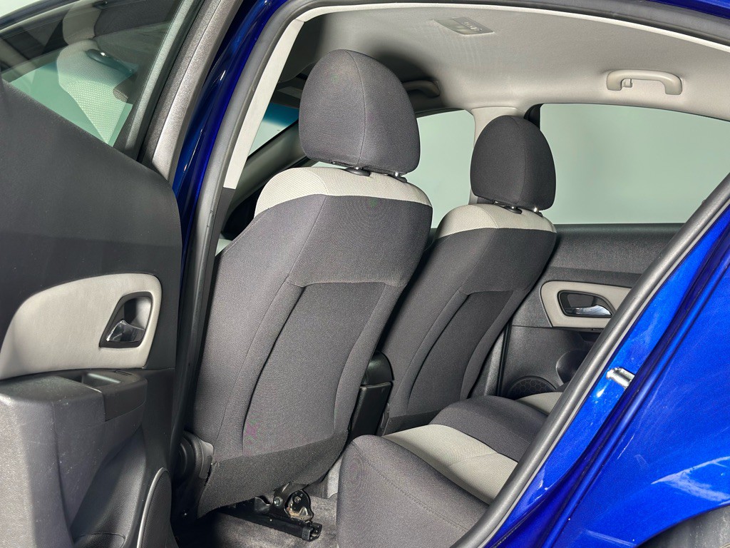 2012 Chevrolet Cruze Image 11