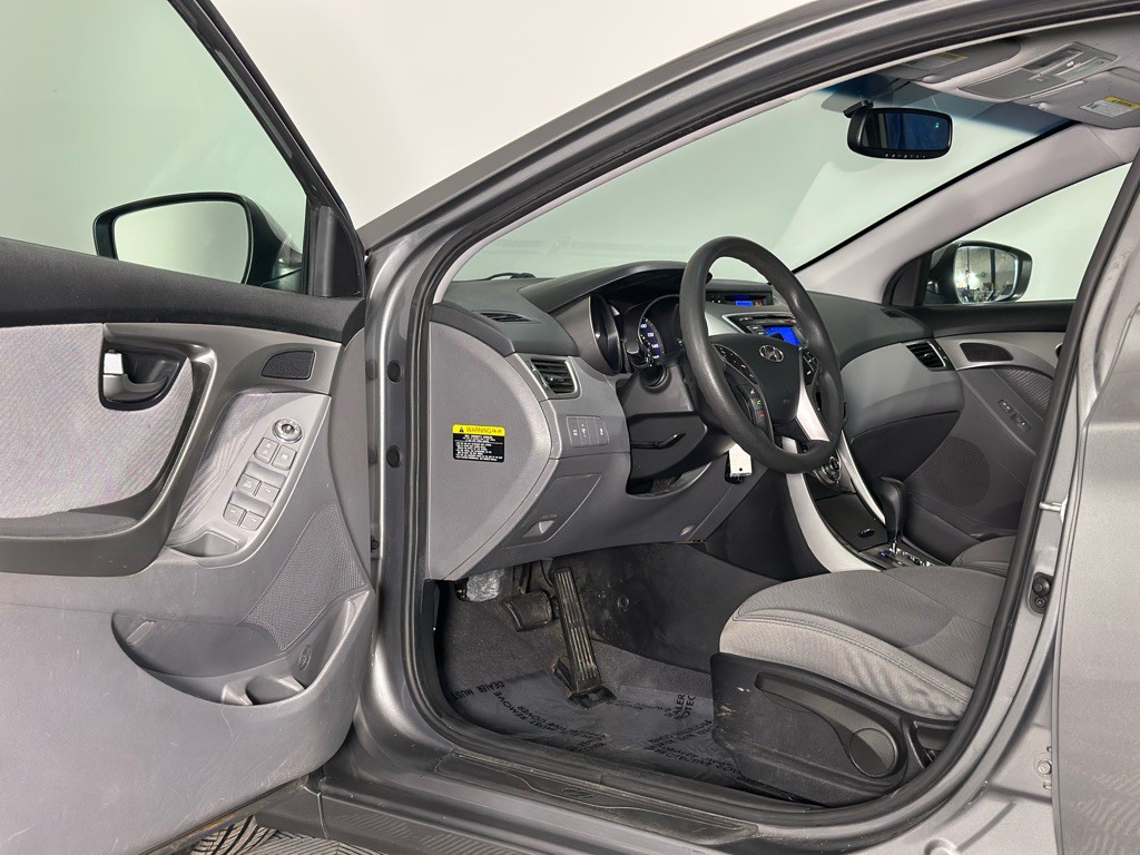 2013 Hyundai Elantra Image 9