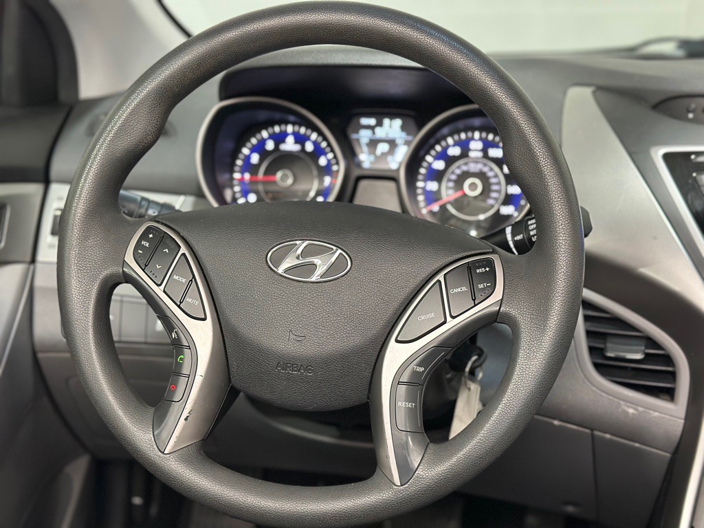 2013 Hyundai Elantra Image 13
