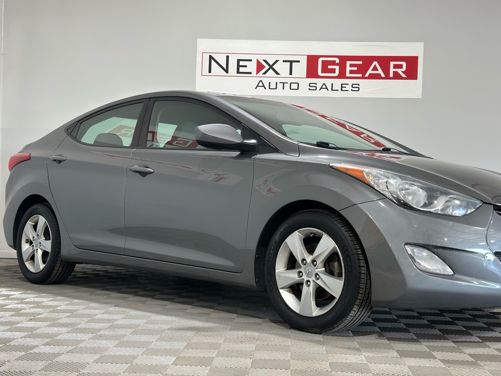 2013 Hyundai Elantra Image 2