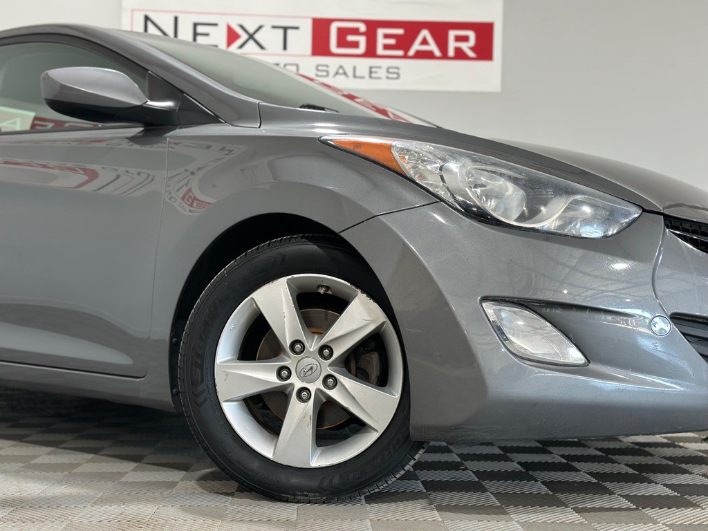 2013 Hyundai Elantra Image 3