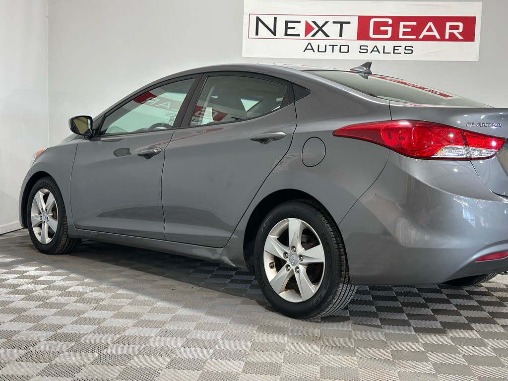 2013 Hyundai Elantra Image 6