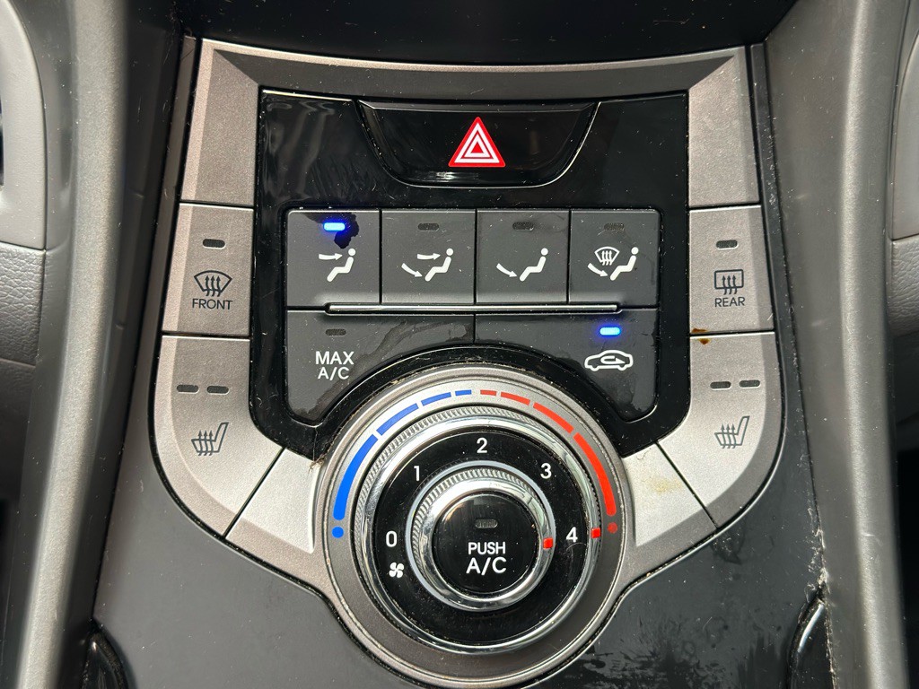 2013 Hyundai Elantra Image 16