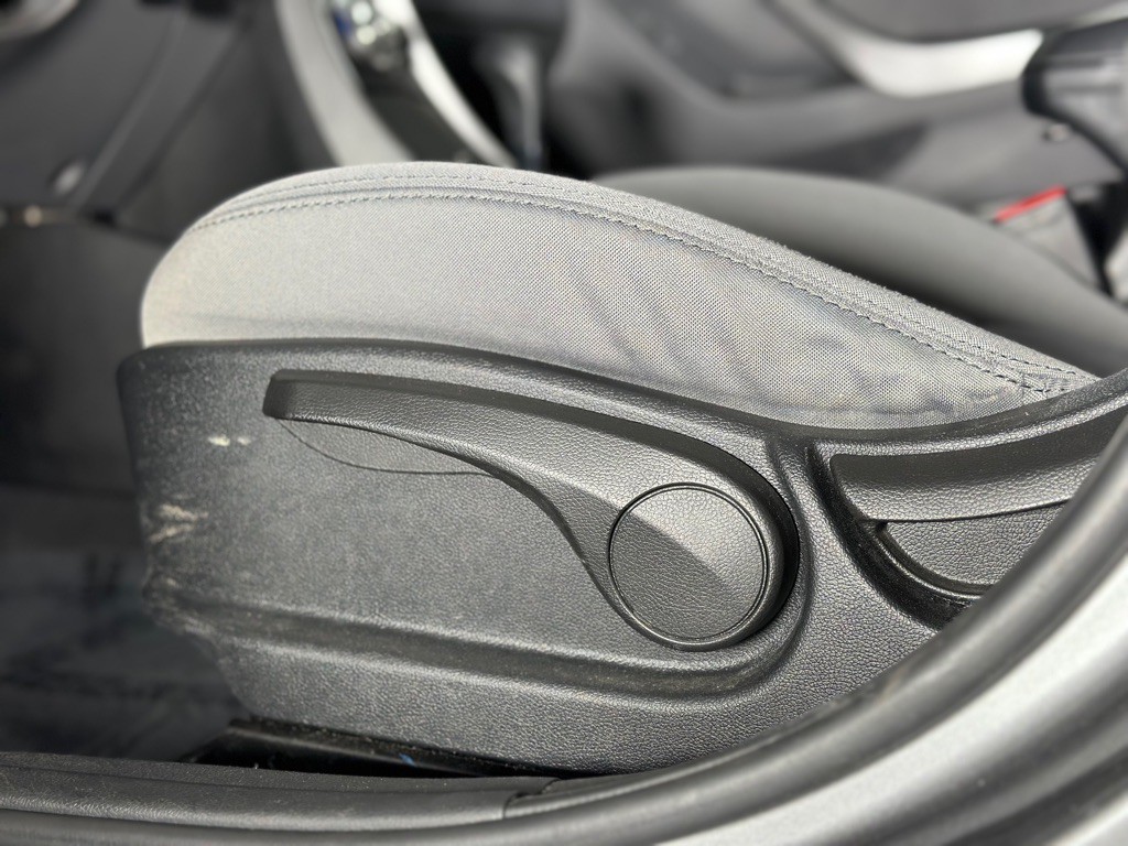 2013 Hyundai Elantra Image 19