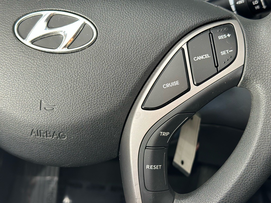 2013 Hyundai Elantra Image 22