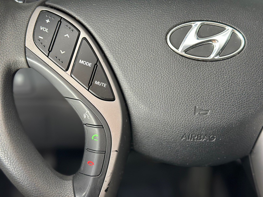2013 Hyundai Elantra Image 23
