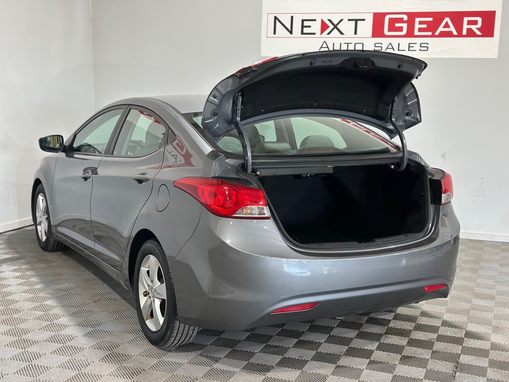 2013 Hyundai Elantra Image 28