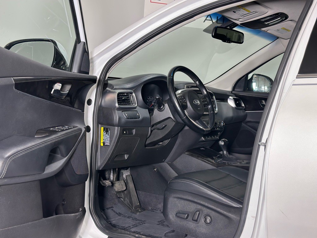 2016 Kia Sorento Image 11