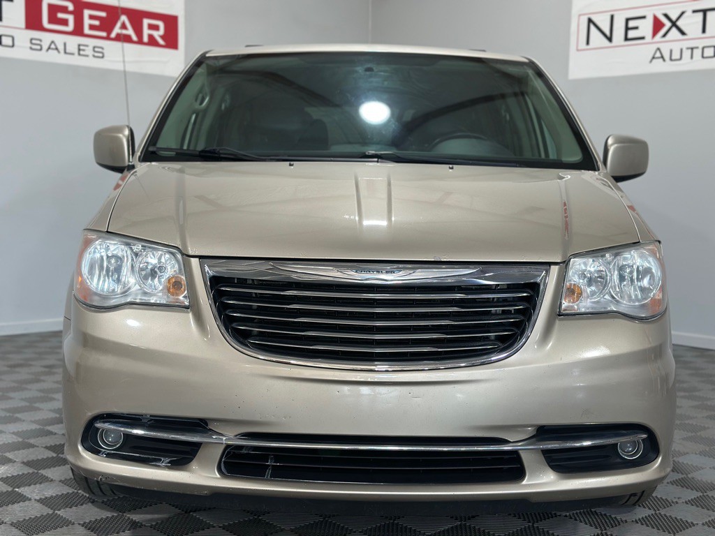 2014 Chrysler Town & Country Image 5