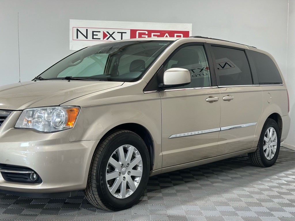 2014 Chrysler Town & Country Image 6