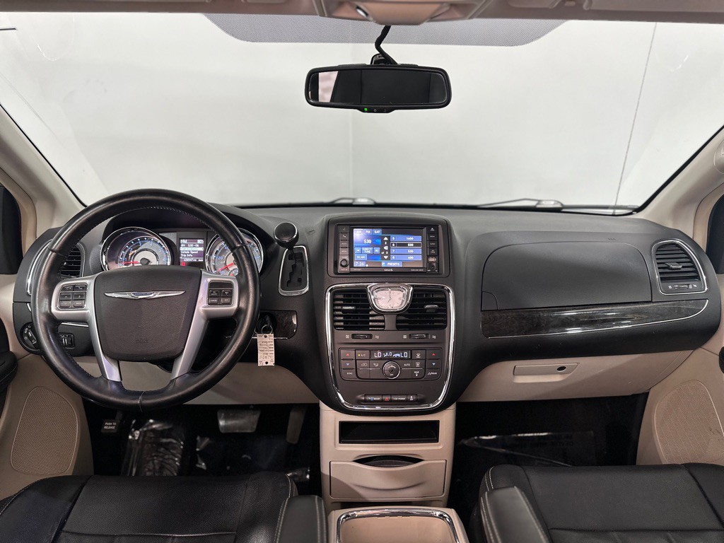 2014 Chrysler Town & Country Image 14