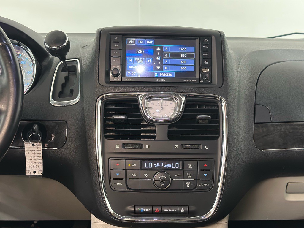 2014 Chrysler Town & Country Image 16
