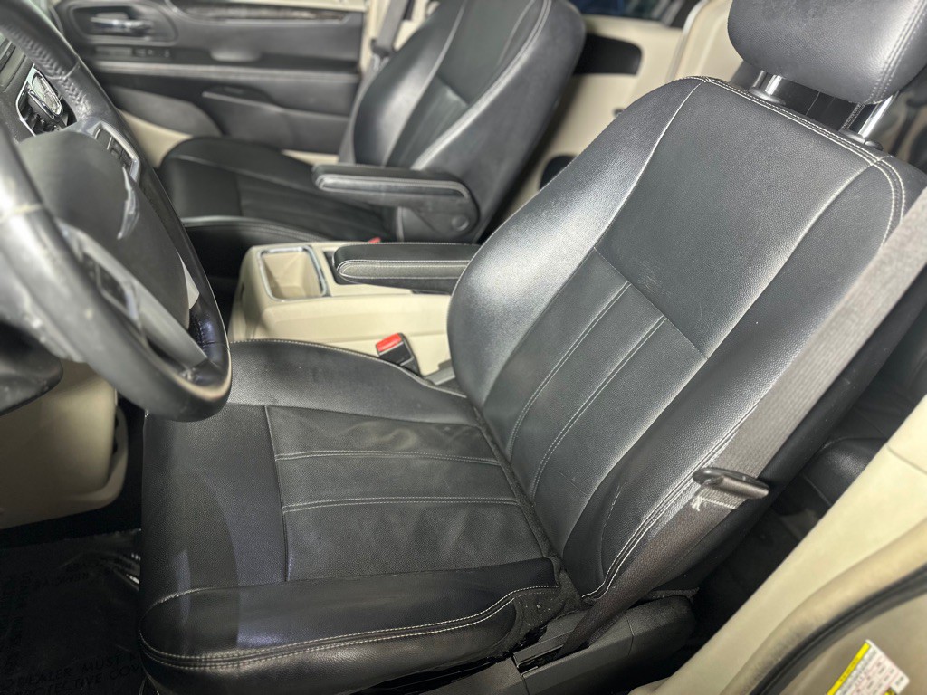 2014 Chrysler Town & Country Image 26