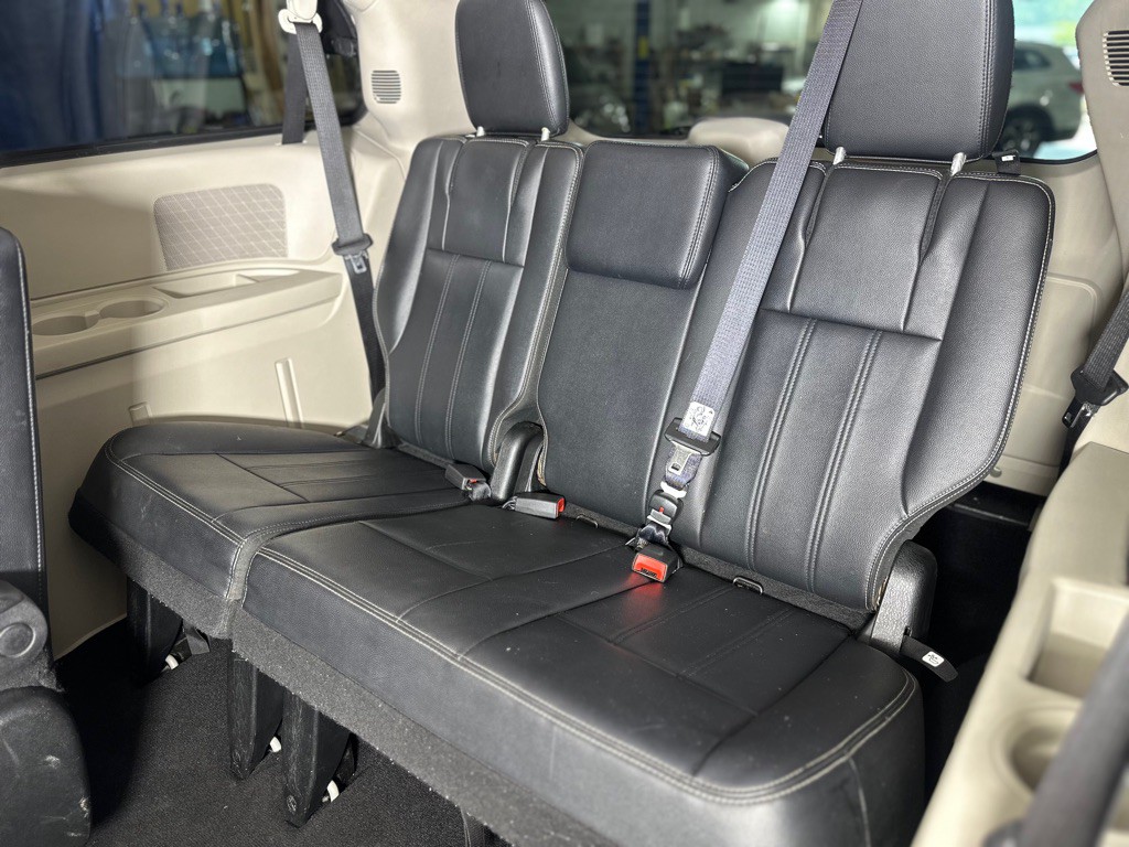 2014 Chrysler Town & Country Image 28