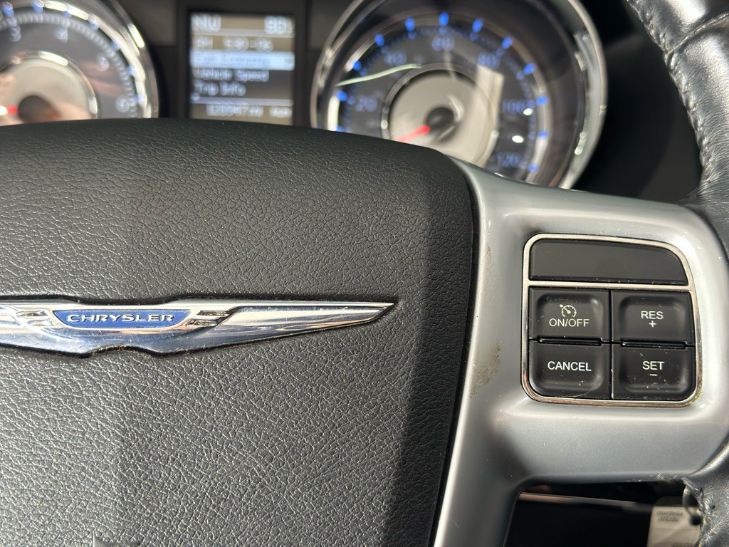 2014 Chrysler Town & Country Image 31