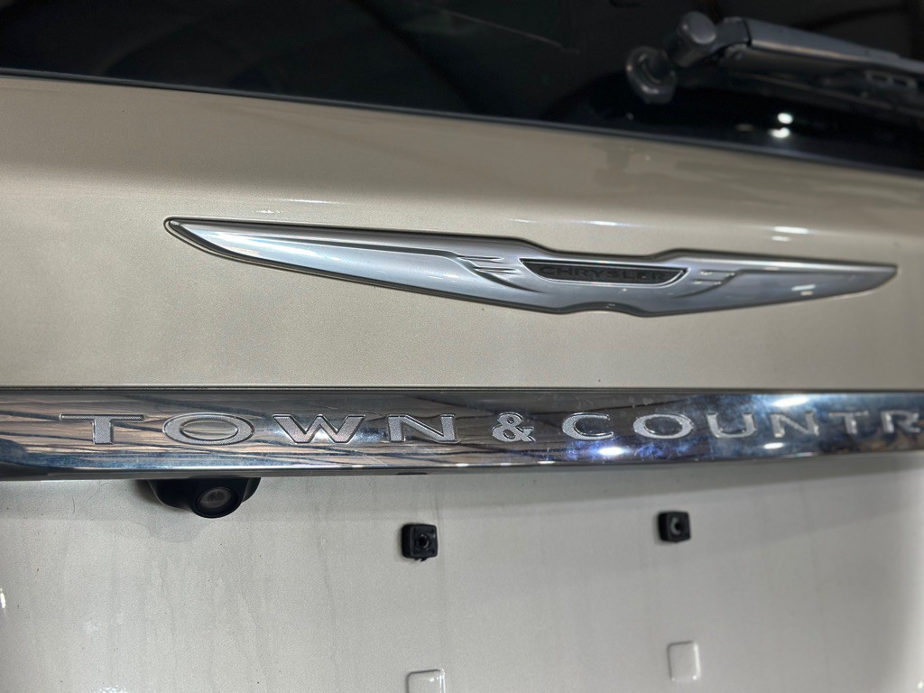 2014 Chrysler Town & Country Image 33