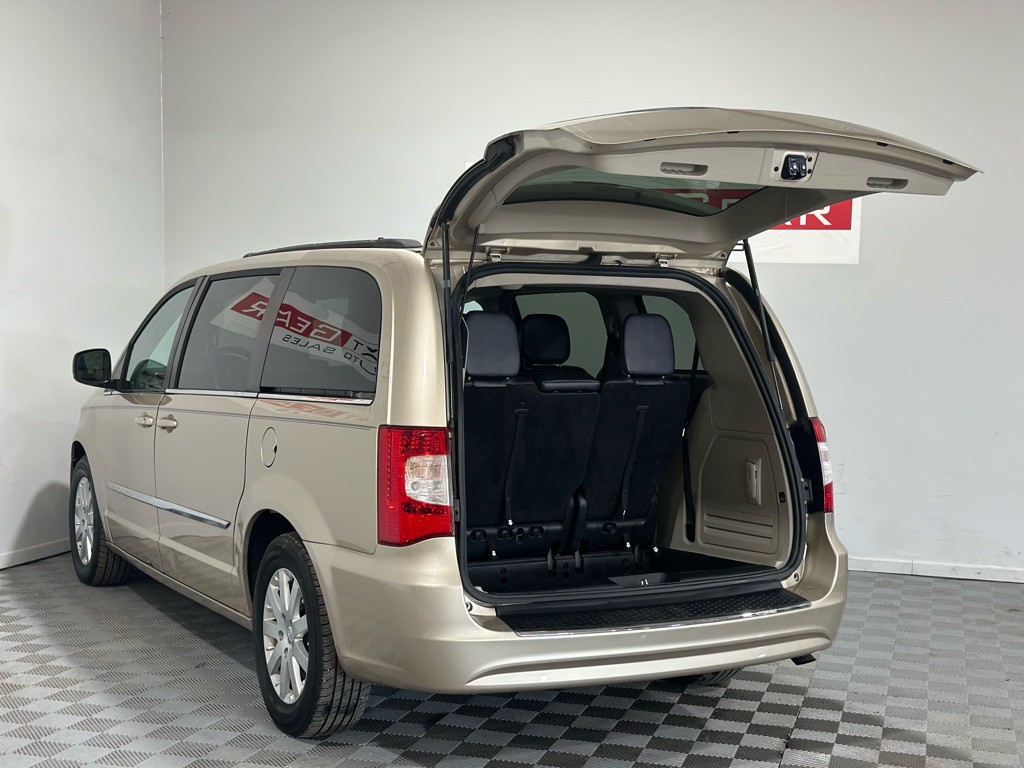 2014 Chrysler Town & Country Image 36