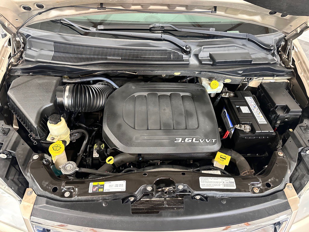 2014 Chrysler Town & Country Image 39