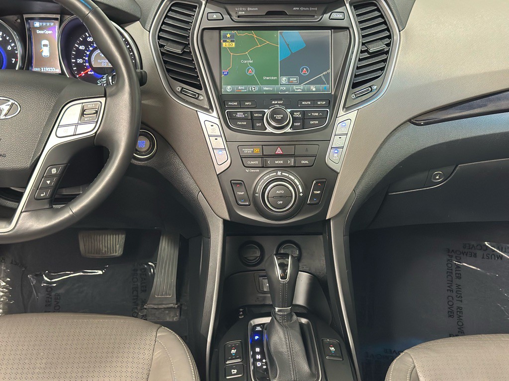 2014 Hyundai Santa Fe Image 17