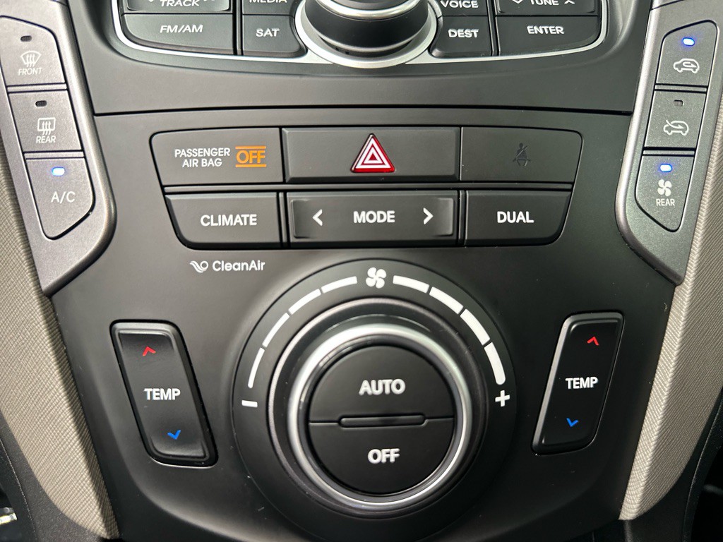 2014 Hyundai Santa Fe Image 20