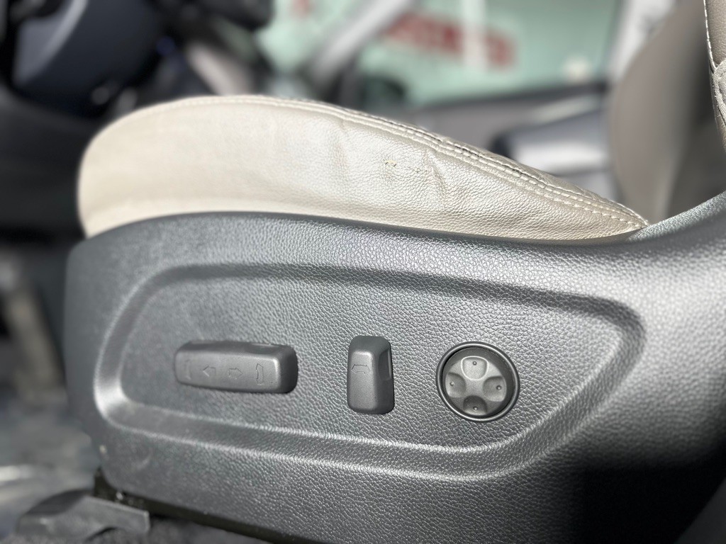 2014 Hyundai Santa Fe Image 31