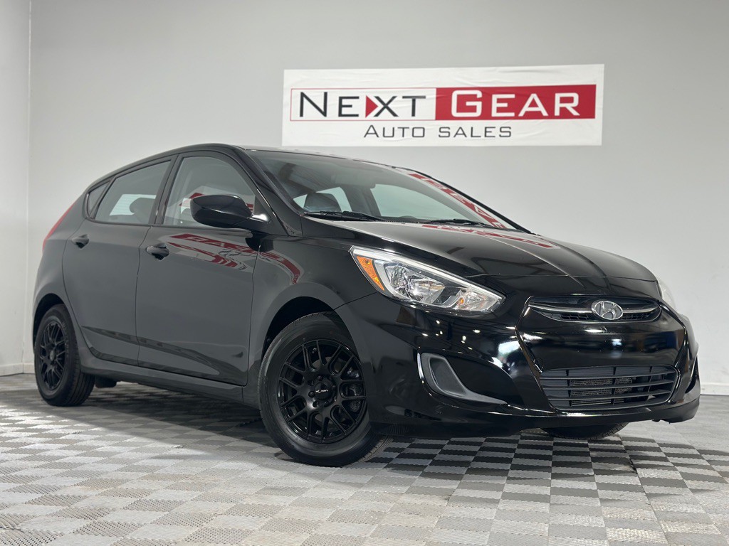 2015 Hyundai Accent Image 1
