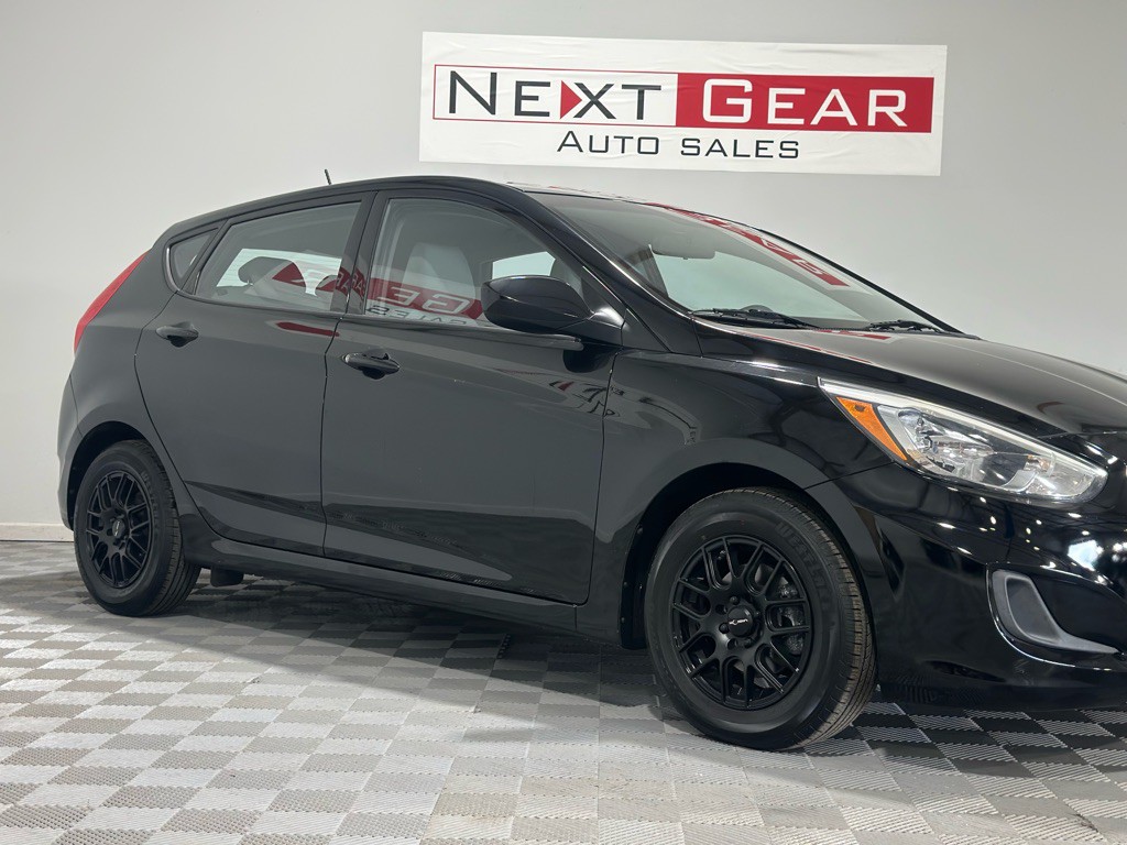 2015 Hyundai Accent Image 2