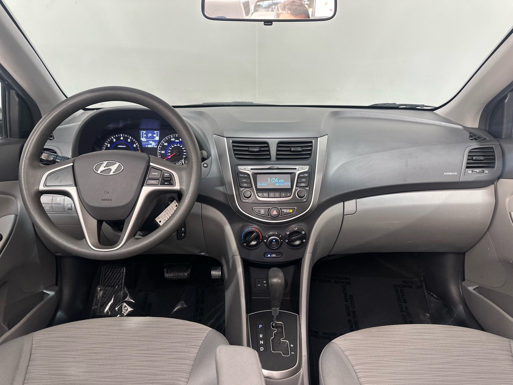2015 Hyundai Accent Image 11