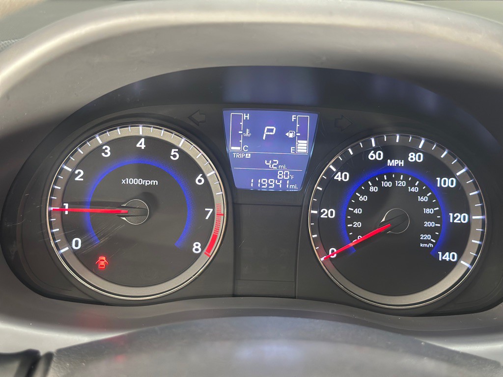 2015 Hyundai Accent Image 12