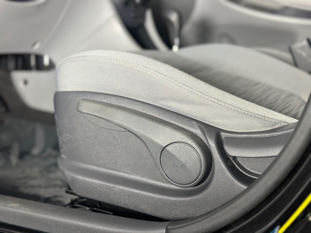 2015 Hyundai Accent Image 19