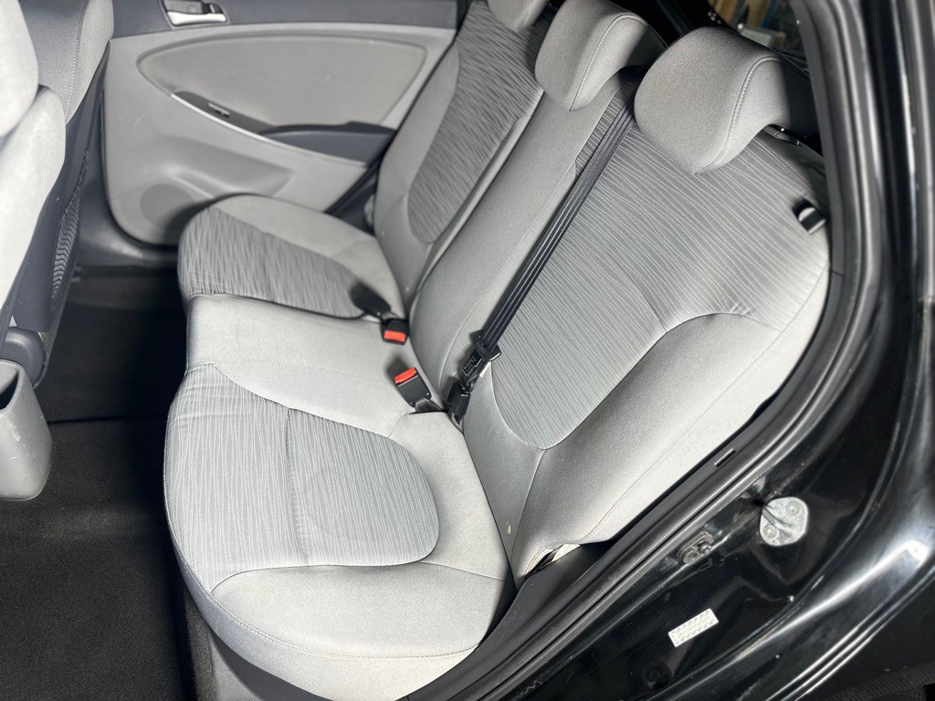 2015 Hyundai Accent Image 21