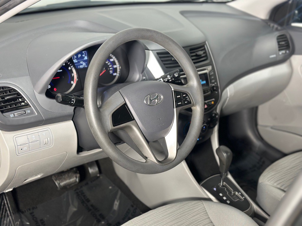 2015 Hyundai Accent Image 22