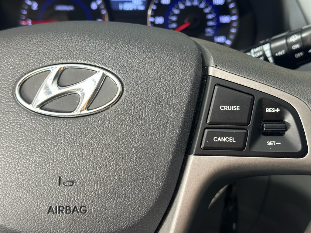 2015 Hyundai Accent Image 23