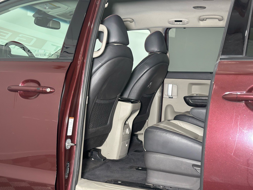 2016 Kia Sedona Image 11