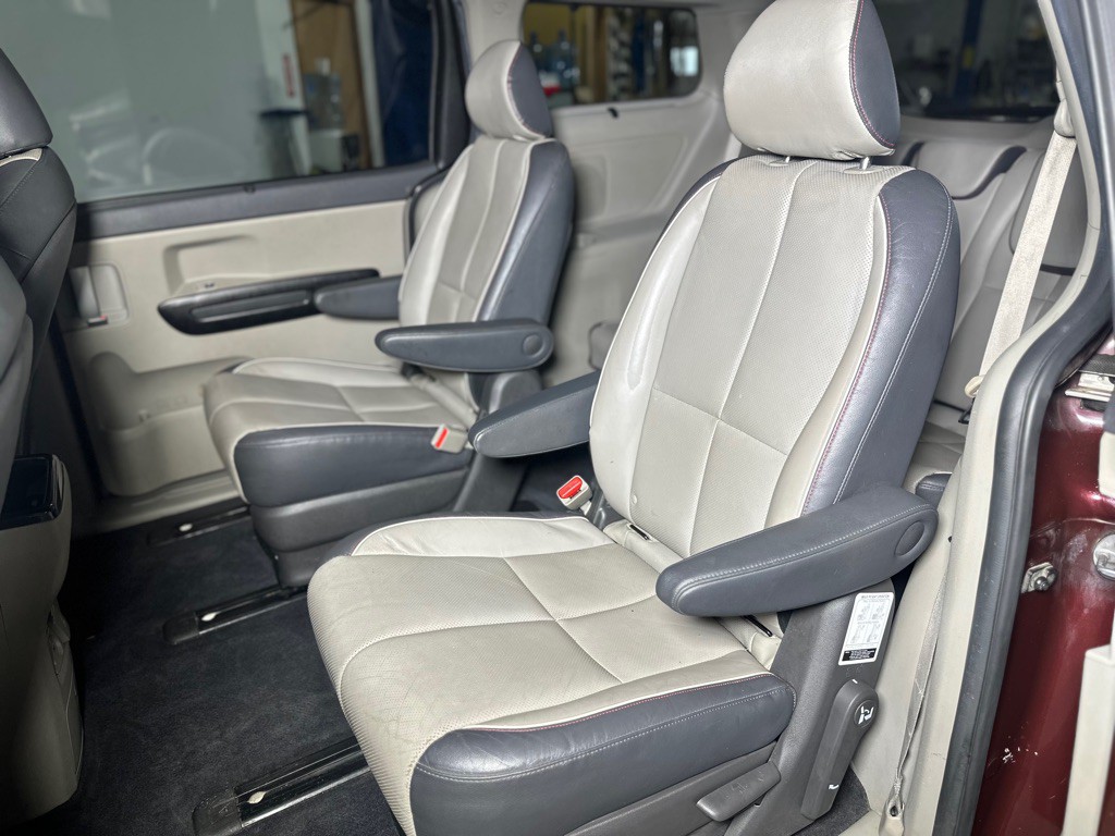2016 Kia Sedona Image 32