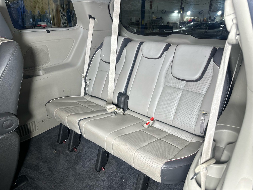 2016 Kia Sedona Image 33