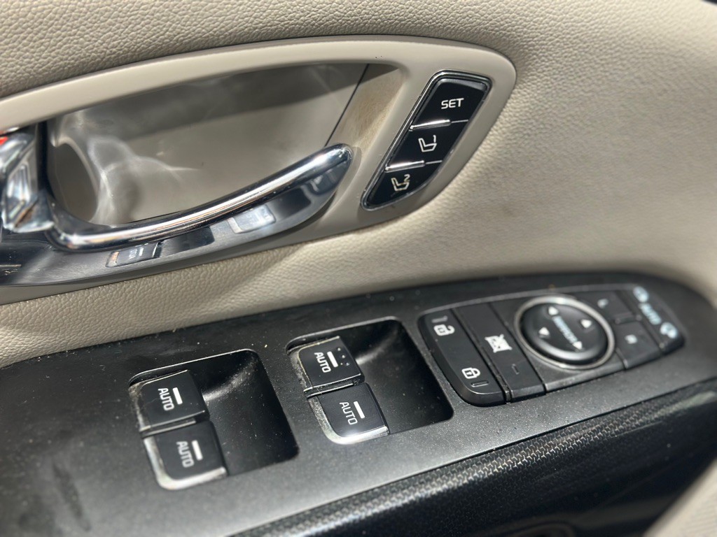 2016 Kia Sedona Image 39