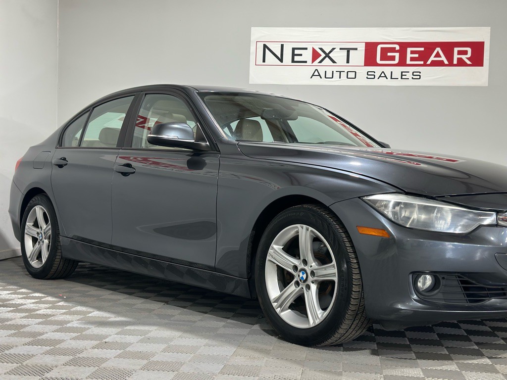 2013 BMW 3 Series Image 2