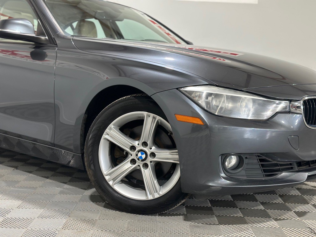 2013 BMW 3 Series Image 3
