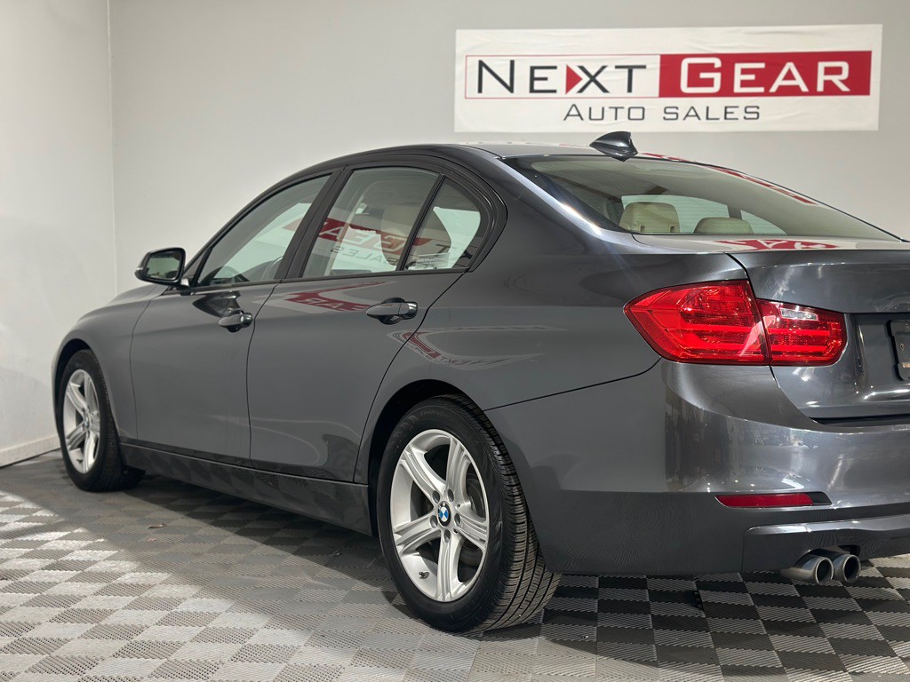 2013 BMW 3 Series Image 7