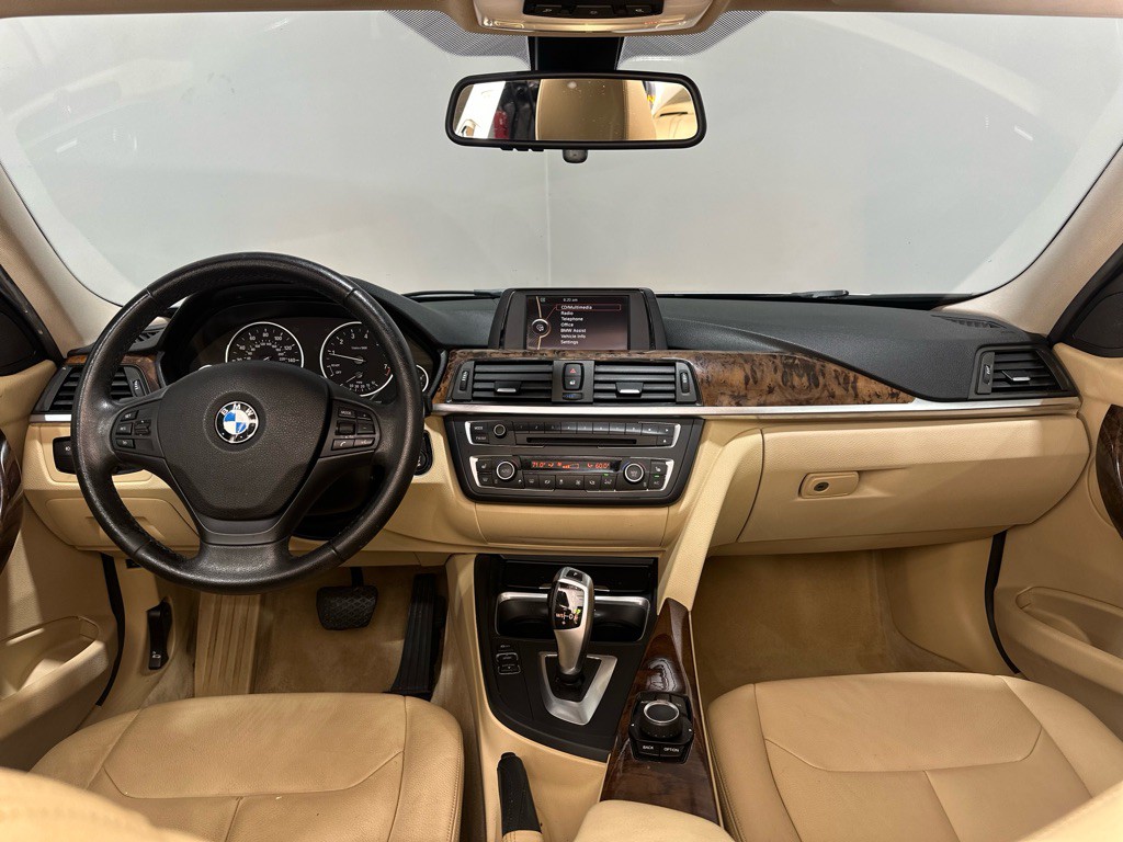 2013 BMW 3 Series Image 14