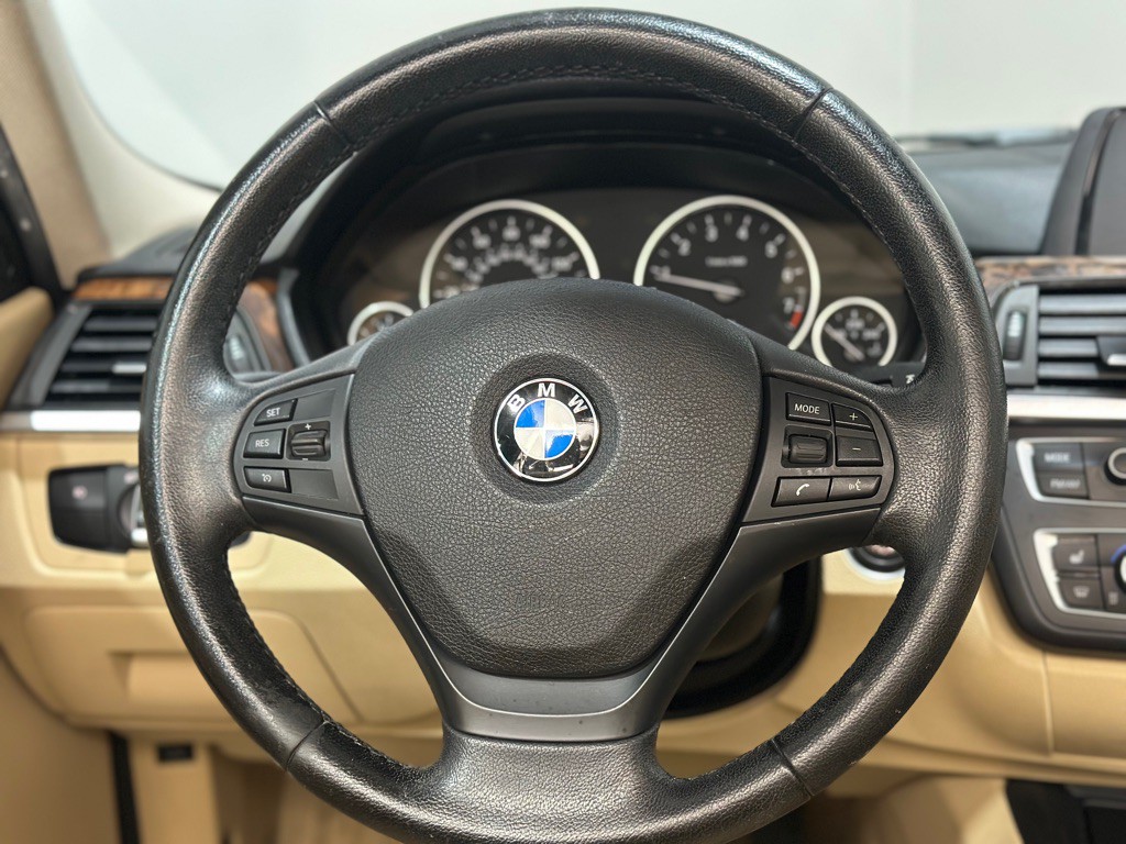 2013 BMW 3 Series Image 16