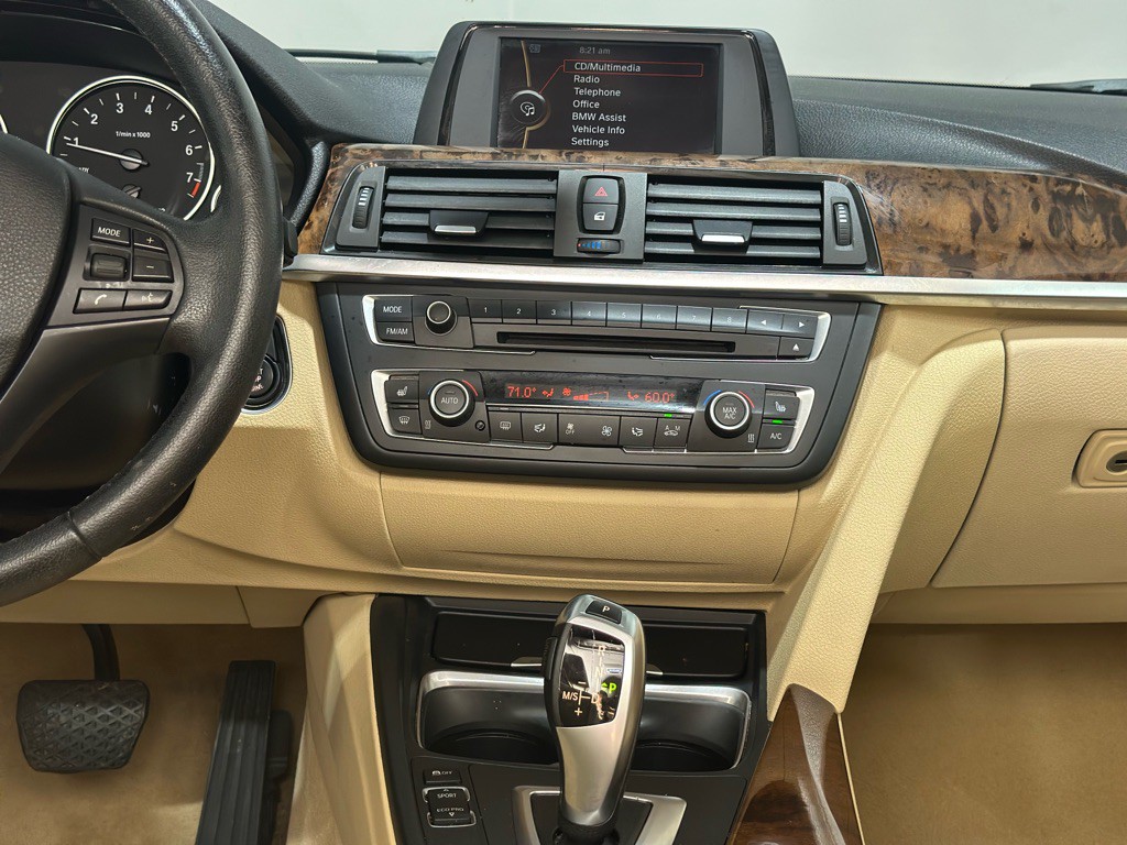2013 BMW 3 Series Image 17